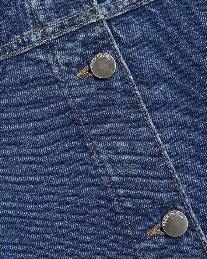 Blå denimklänning med knappar fram