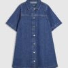 Blå denimklänning med knappar fram