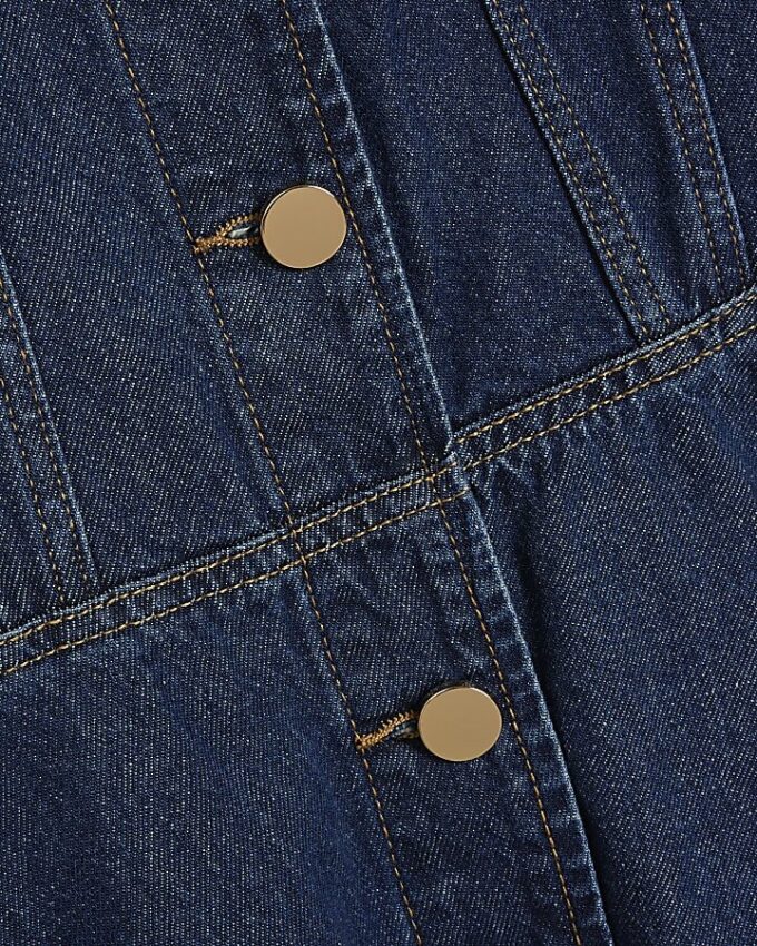 Blå denimklänning med långa ärmar