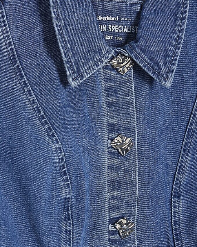Blå denimklänning med sömmar