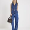 Blå denimtop utan ärmar med monogram och bälte