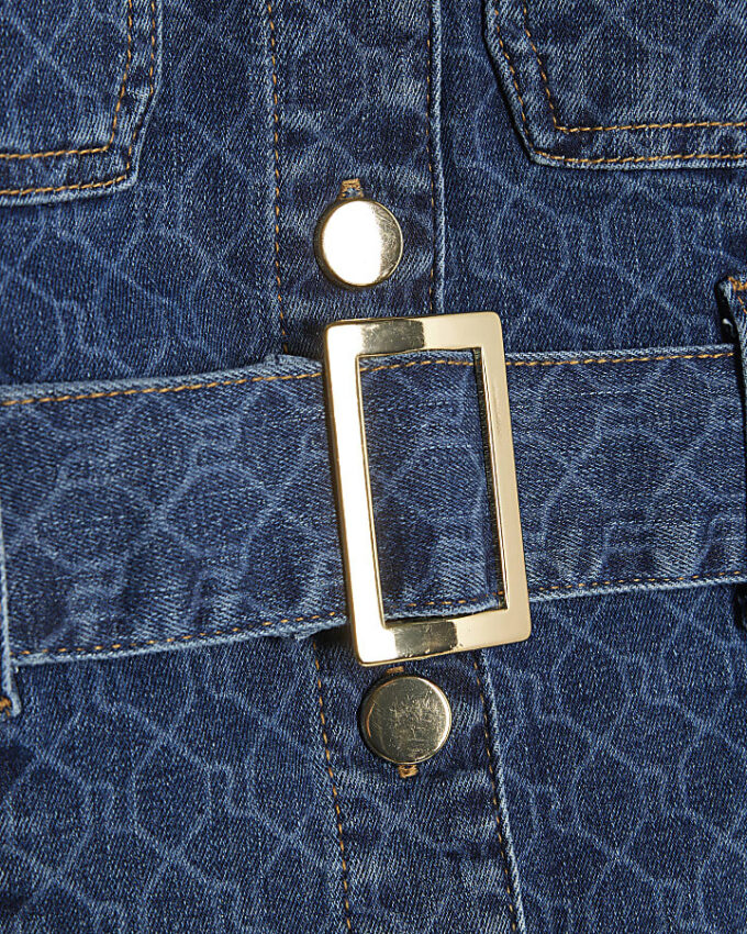 Blå denimtop utan ärmar med monogram och bälte