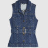 Blå denimtop utan ärmar med monogram och bälte