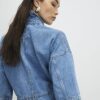 Blå denimtröja med knytning fram