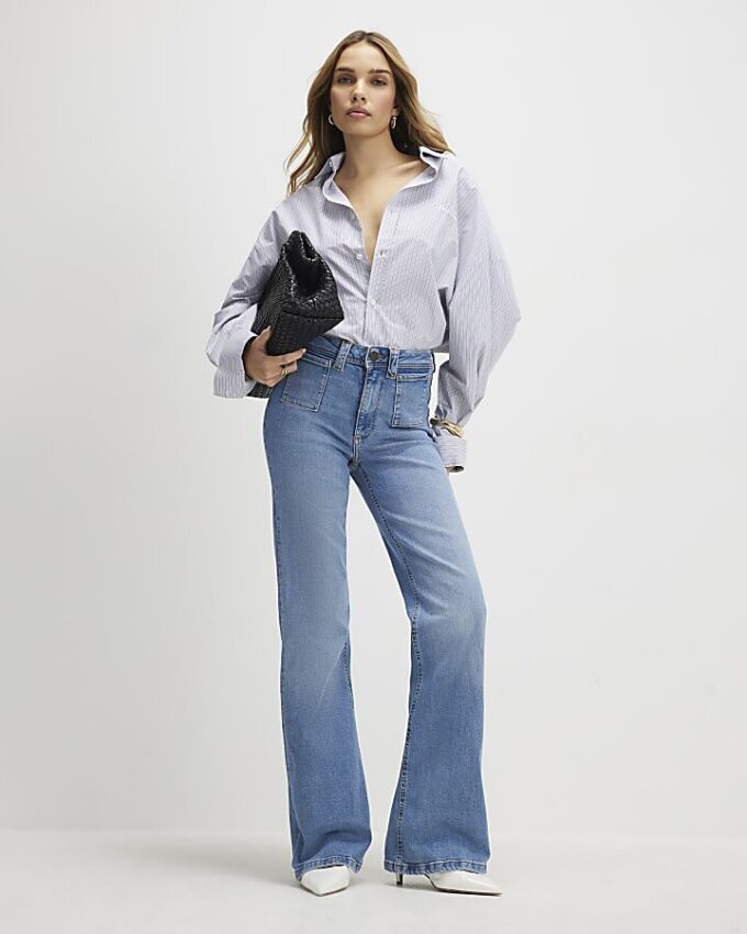 Blå högmidjade avslappnade flare-jeans