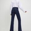 Blå högmidjade avslappnade flare-jeans