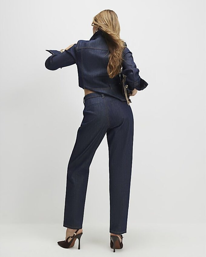Blå jeans med avsmalnande passform