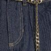 Blå jeans med bälte och vida ben