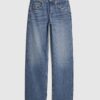 Blå jeans med breda ben och rå kant Blå jeans med breda ben och rå kant
