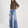 Blå jeans med breda ben och sömmar