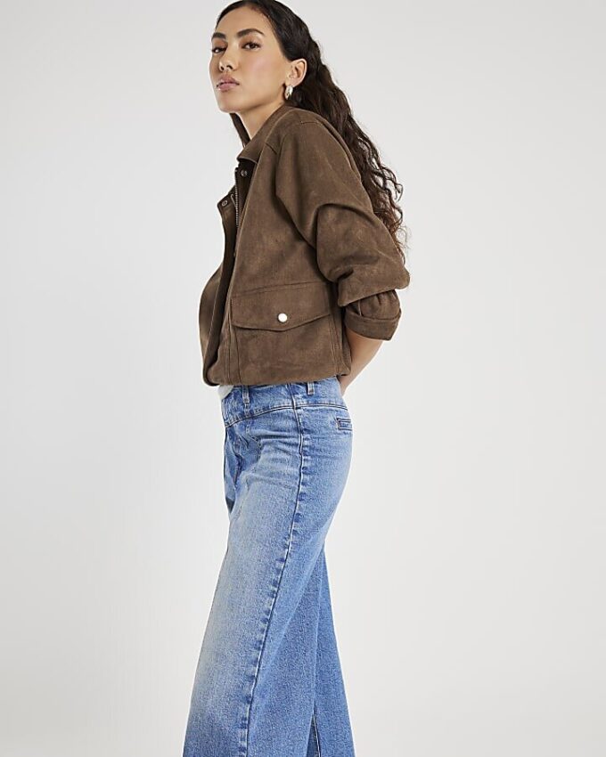 Blå jeans med breda ben och sömmar