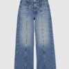 Blå jeans med breda ben och sömmar