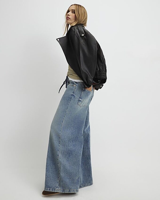 Blå jeans med dragsko och vida ben Blå jeans med dragsko och vida ben