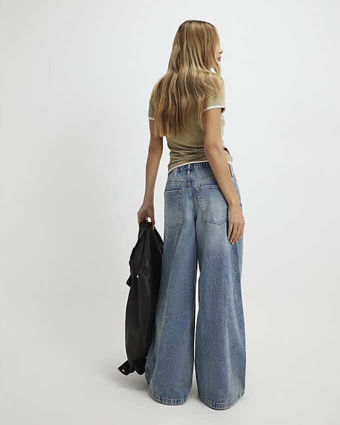 Blå jeans med dragsko och vida ben Blå jeans med dragsko och vida ben
