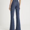 Blå jeans med hög midja och avslappnad flare-söm Blå jeans med hög midja och avslappnad flare-söm
