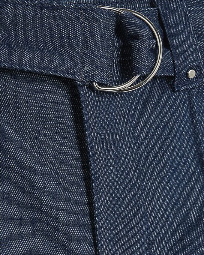Blå jeans med hög midja och avslappnad flare-söm Blå jeans med hög midja och avslappnad flare-söm
