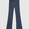 Blå jeans med hög midja och avslappnad flare-söm Blå jeans med hög midja och avslappnad flare-söm