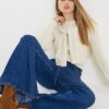 Blå jeans med hög midja och mjuka vida ben