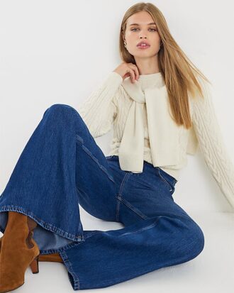 Blå jeans med hög midja och mjuka vida ben