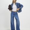 Blå jeans med hög midja och raka ben