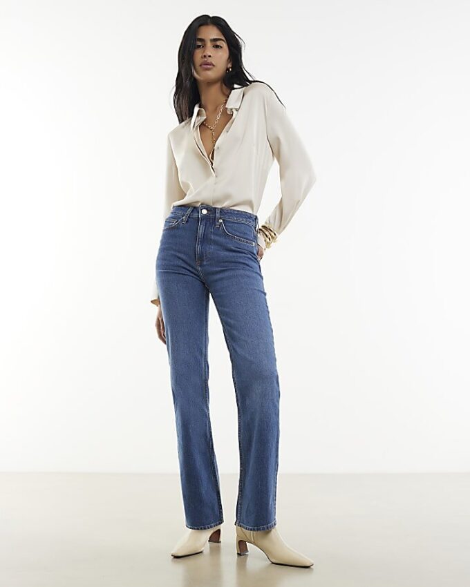 Blå jeans med hög midja och raka ben Blå jeans med hög midja och raka ben