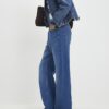 Blå jeans med hög midja och raka ben