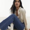 Blå jeans med hög midja och raka ben Blå jeans med hög midja och raka ben