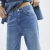 Blå jeans med hög midja och raka ben