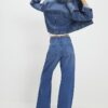 Blå jeans med hög midja och raka ben