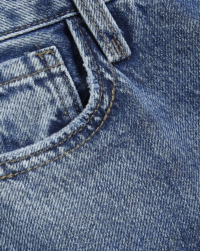 Blå jeans med hög midja och raka ben