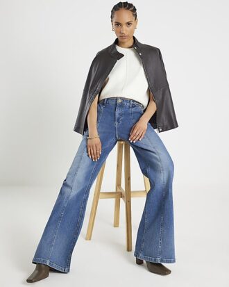 Blå jeans med hög midja och vida ben