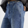 Blå jeans med hög midja och vida ben Blå jeans med hög midja och vida ben
