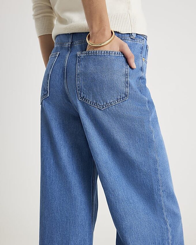 Blå jeans med hög midja och vida ben