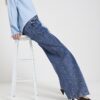 Blå jeans med hög midja, sömmar och vida ben