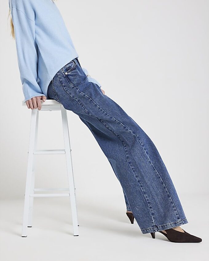 Blå jeans med hög midja, sömmar och vida ben