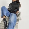 Blå jeans med medelhög midja och barellben