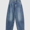 Blå jeans med medelhög midja och barellben
