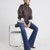 Blå jeans med medelhög midja och bootcut Blå jeans med medelhög midja och bootcut