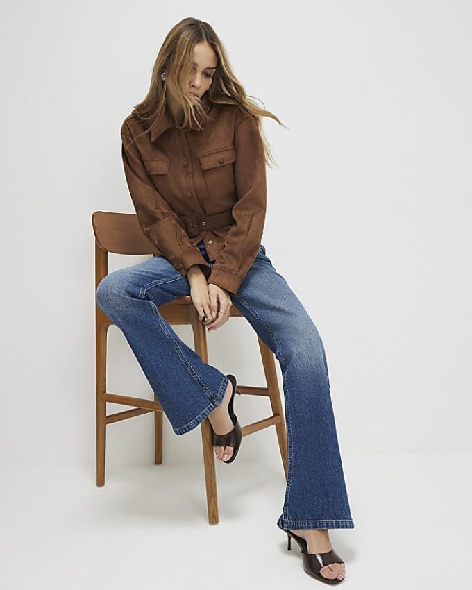 Blå jeans med medelhög midja och bootcut