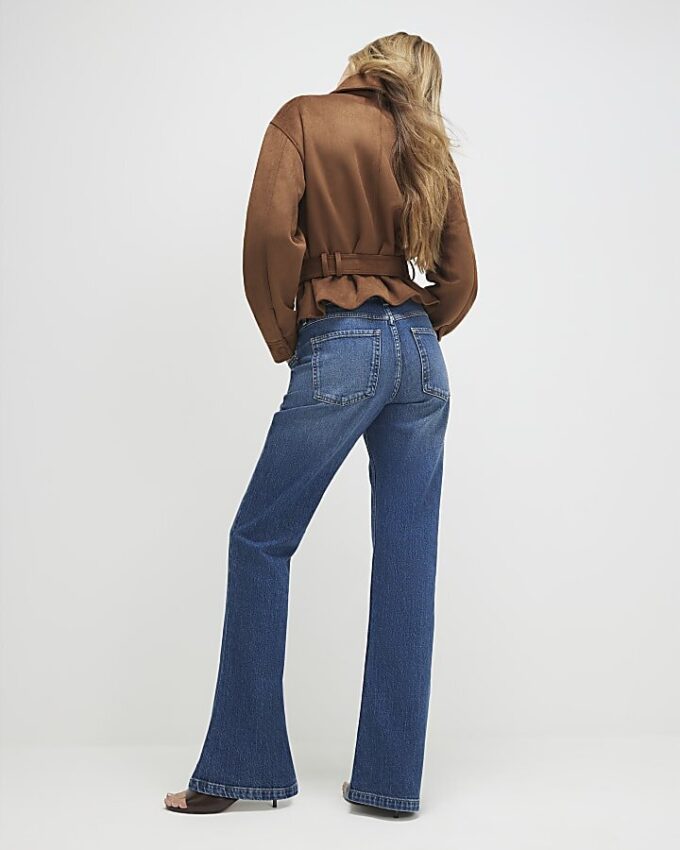 Blå jeans med medelhög midja och bootcut