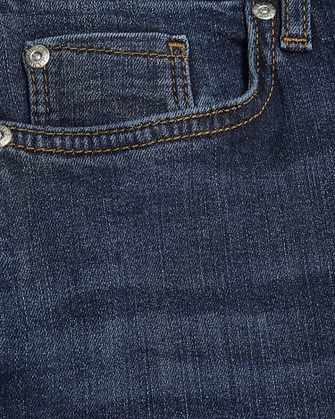 Blå jeans med medelhög midja och bootcut Blå jeans med medelhög midja och bootcut