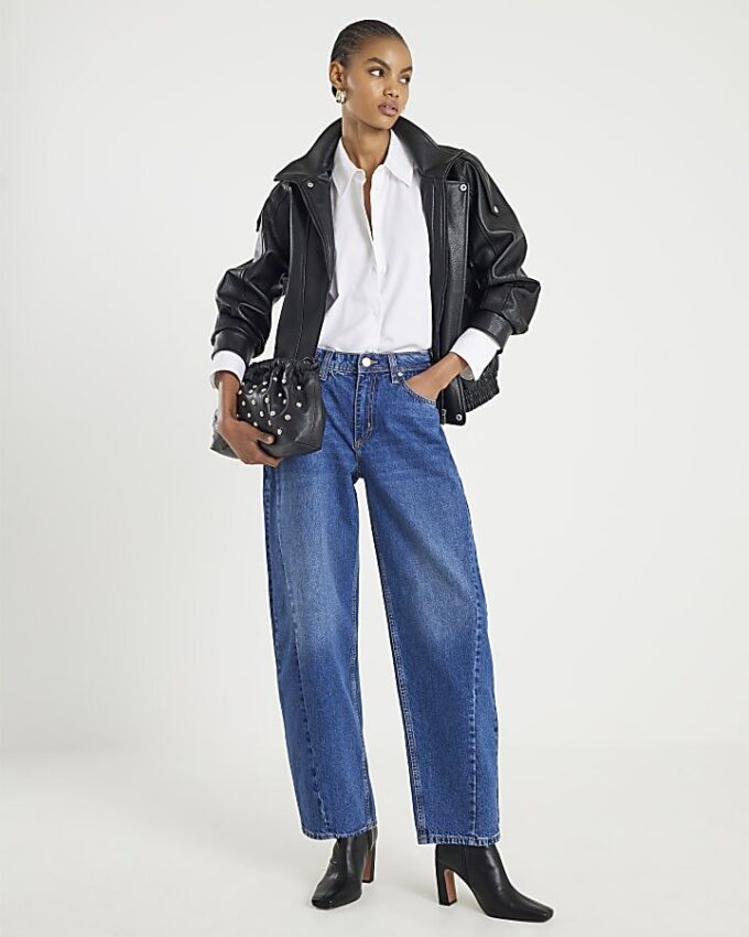 Blå jeans med medelhög midja och sömmar