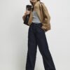 Blå jeans med rå kant och vida ben