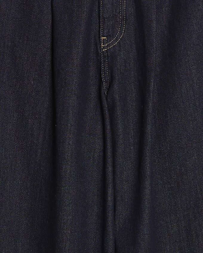 Blå jeans med rå kant och vida ben