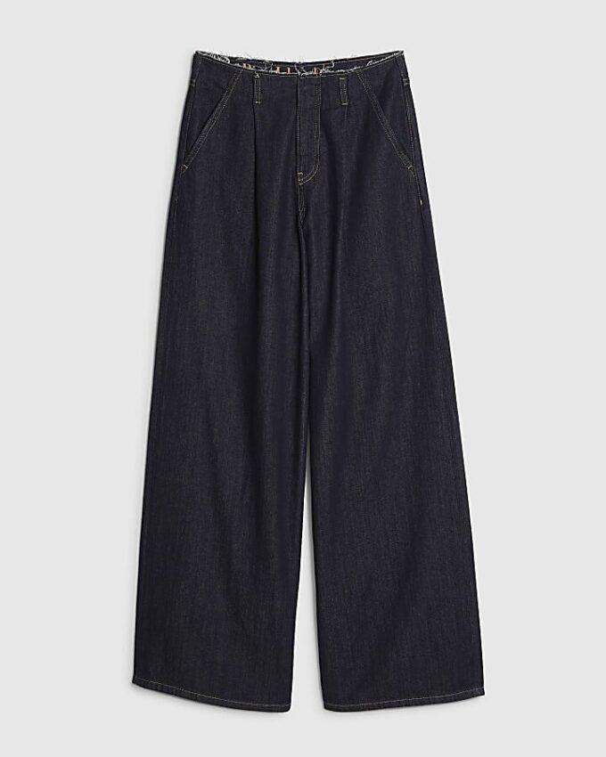 Blå jeans med rå kant och vida ben