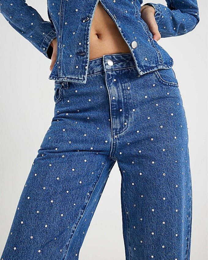 Blå jeans med rak passform och strass Blå jeans med rak passform och strass