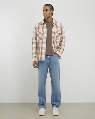 Blå jeans med raka ben