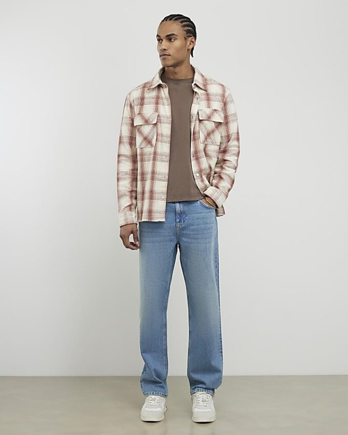 Blå jeans med raka ben