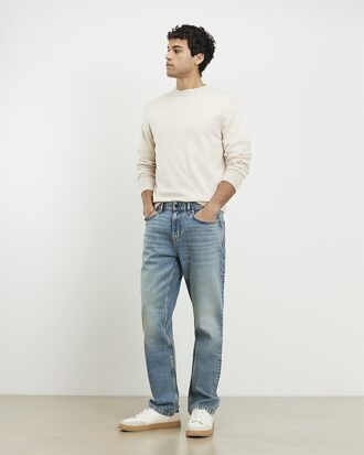 Blå jeans med raka ben