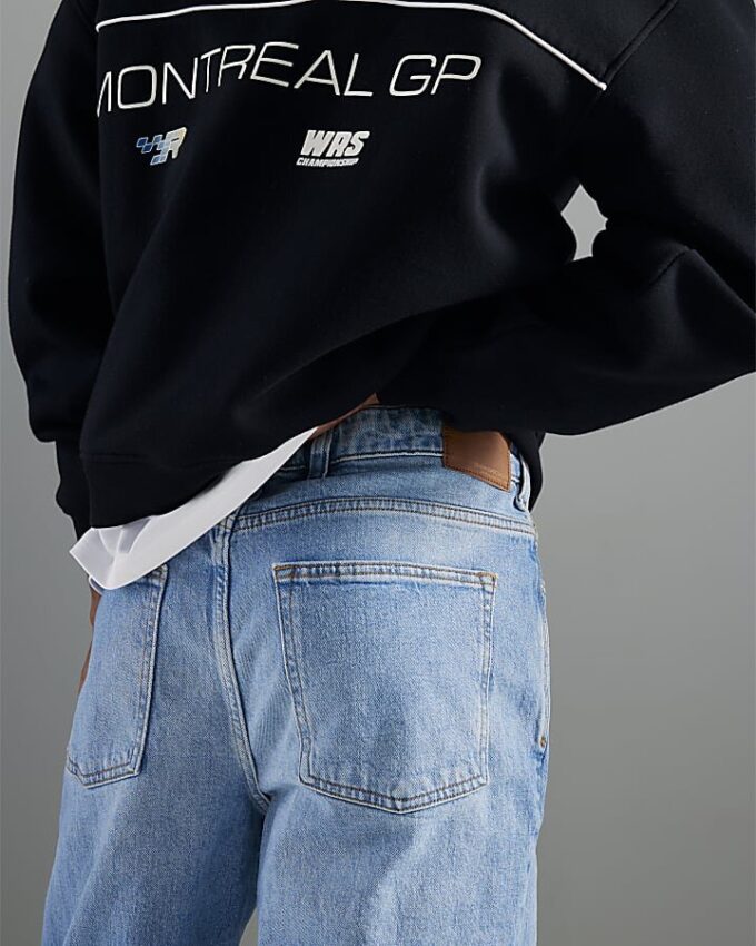 Blå jeans med raka ben Blå jeans med raka ben